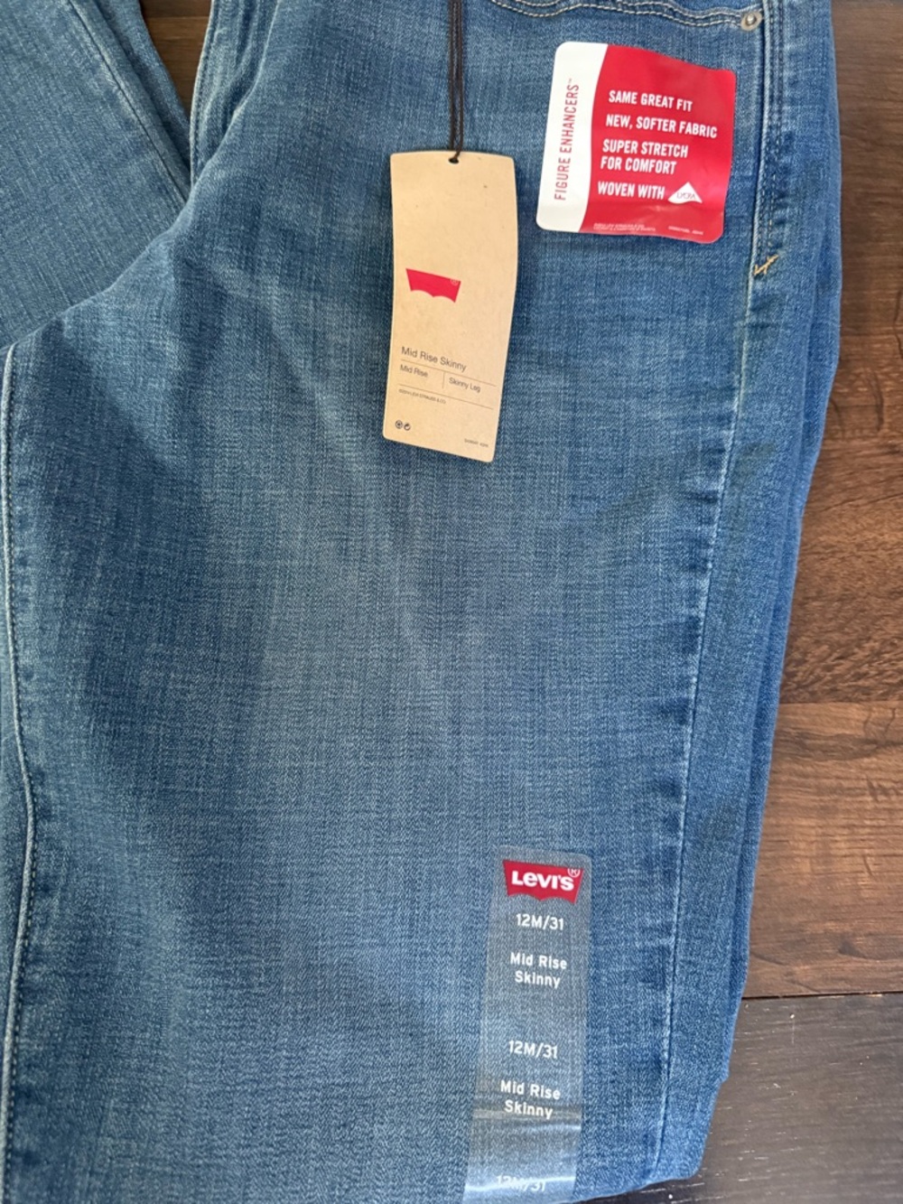 Levi's Mid Rise Skinny Jeans - Picture 2 of 9